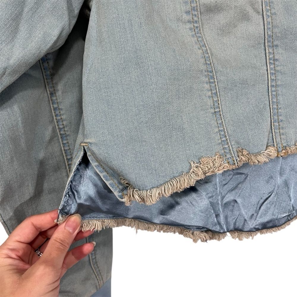 Universal Thread Light Blue Denim Jacket Frayed Hem L - Picture 4 of 8